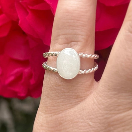 Hold Your Heart Keepsakes Oval breastmilk ring with a cable twist double band.
